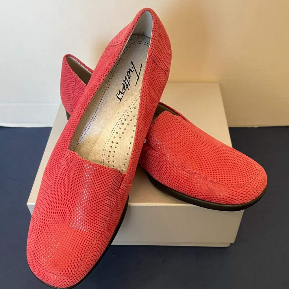 Trotters Leather Upper Coral Pink Loafers